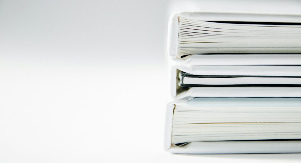 Dossiers et documents classés.
